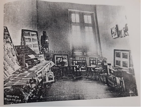 Sala do Grupo Escolar Gomes Cardim durante a I Exposição Estadual realizada na inauguração em 1926
