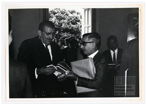 Assinatura do convênio com o Instituto Nacional de Desenvolvimento Agrário em fevereiro de 1968 na Faculdade de Filosofia