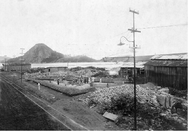 Preparação para a construção do Grupo Escolar Gomes Cardim - 1925
