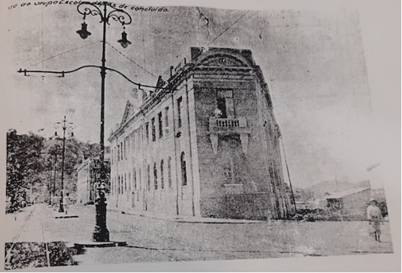 O prédio do Grupo Escolar Gomes Cardim depois de concluído - 1926